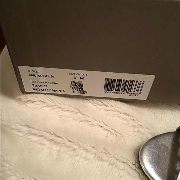 BCBG NWT metallic heels - Picture 12 of 14
